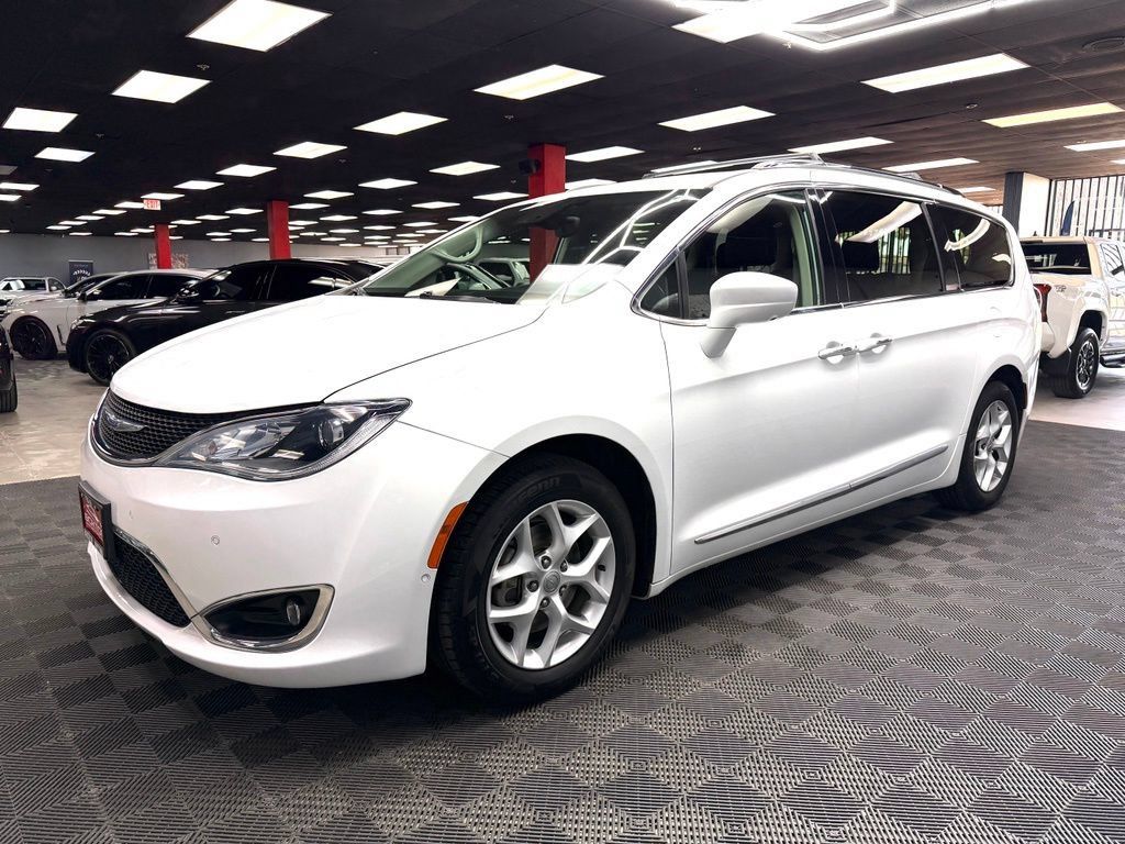 Used 2018 Chrysler Pacifica Touring-L Plus w/ Advanced Safetytec Group FWD image 8