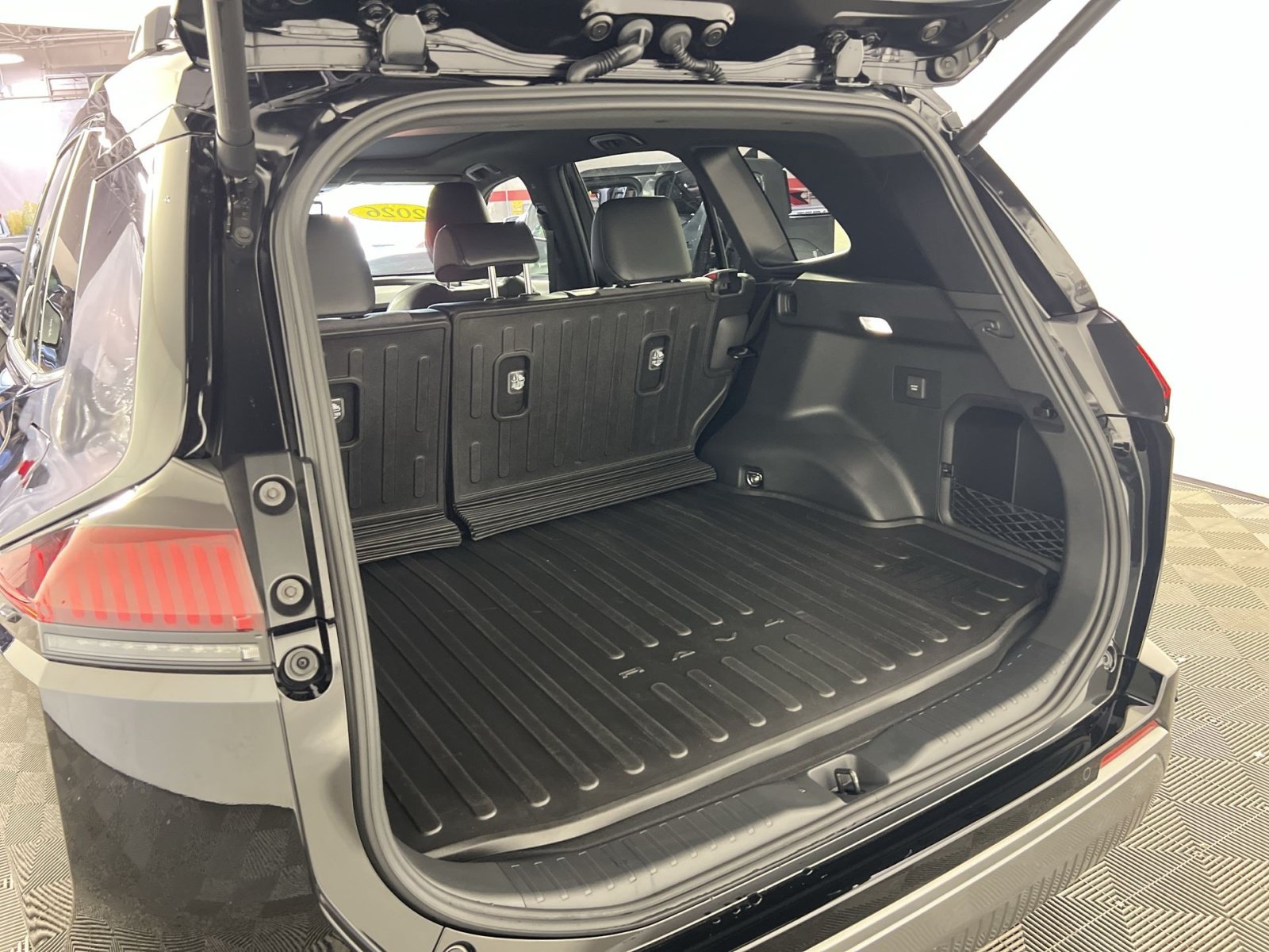Used 2026 Toyota RAV4 XSE w/ Panoramic Sun Roof Package AWD/4WD image 26