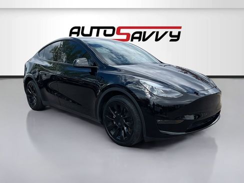Used 2024 Tesla Model Y Long Range AWD/4WD image 1