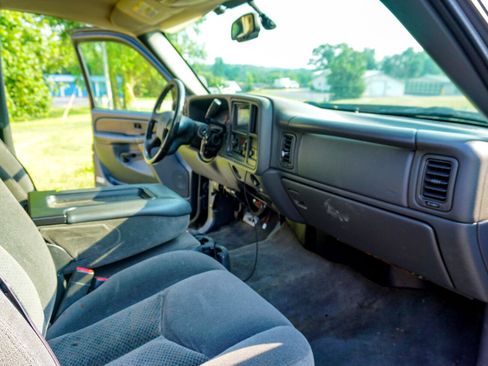 Used 2005 Chevrolet Silverado 2500 LS w/ Heavy-Duty Power Package image 23