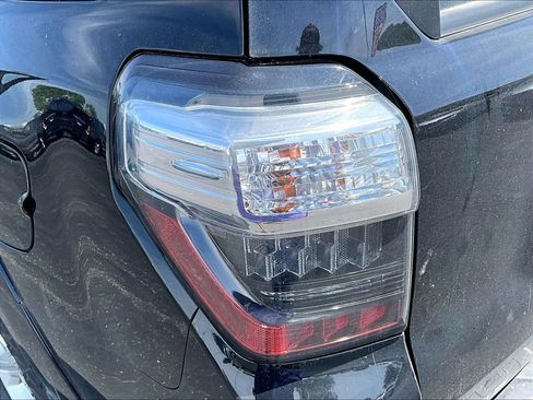 Used 2017 Toyota 4Runner SR5 Premium AWD/4WD image 30