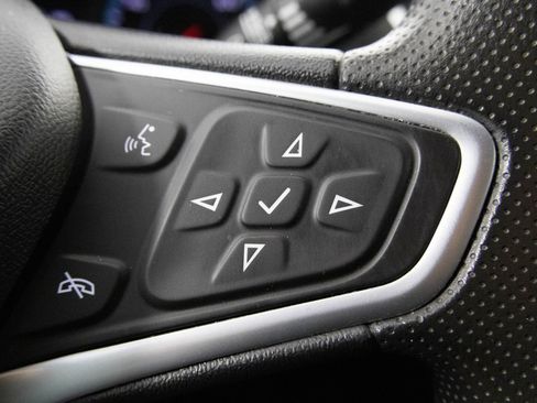 Used 2022 Chevrolet Malibu LS image 29