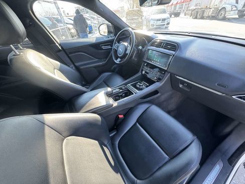 Used 2020 Jaguar F-PACE Premium image 25