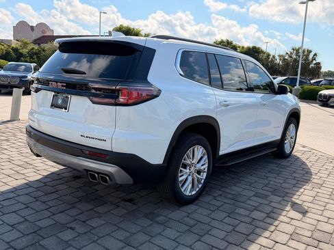 Used 2025 GMC Acadia Elevation w/ Elevation Premium Package FWD image 9