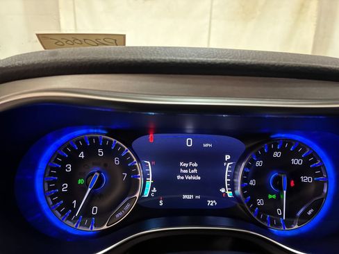 Used 2023 Chrysler Pacifica Limited w/ S Appearance Package AWD/4WD image 18