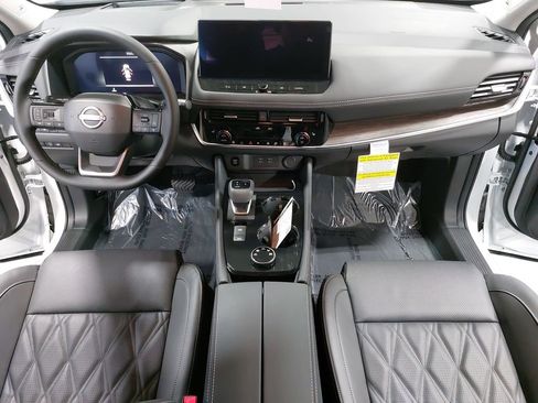 New 2026 Nissan Rogue Platinum image 9