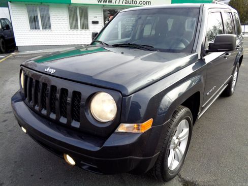 Used 2014 Jeep Patriot Sport w/ Tire & Wheel Group image 7