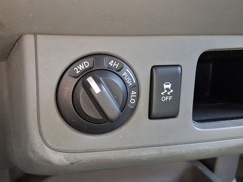Used 2013 Nissan Frontier SV AWD/4WD image 21