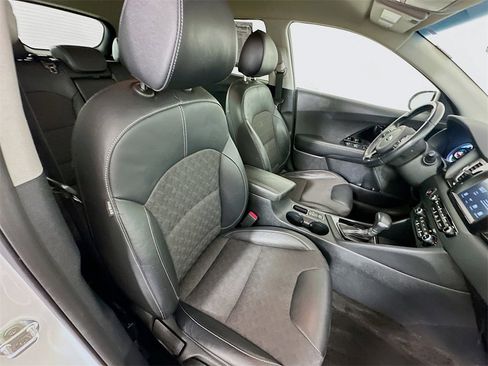 Used 2019 Kia Niro EX image 26