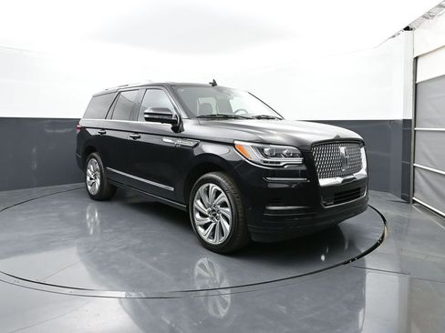Used 2024 Lincoln Navigator Reserve AWD/4WD image 3