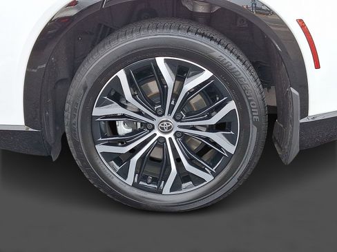 Used 2025 Toyota Crown Signia image 7