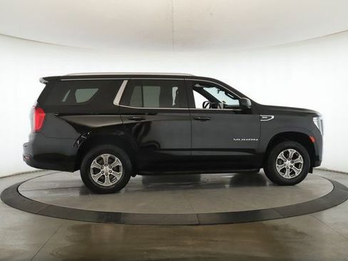Used 2024 GMC Yukon SLE AWD/4WD image 6