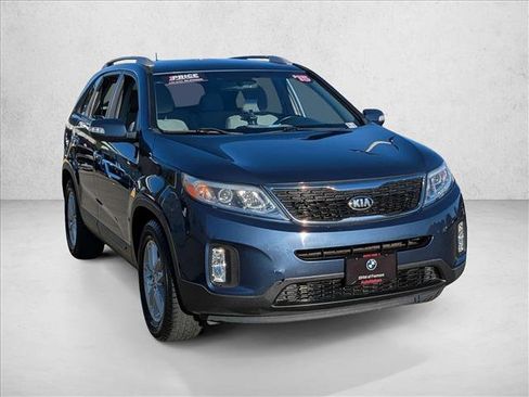 Used 2015 Kia Sorento LX image 3