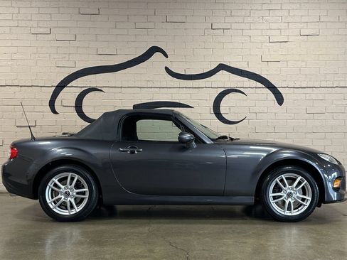 Used 2014 MAZDA MX-5 Miata Sport w/ Convenience Package RWD image 2