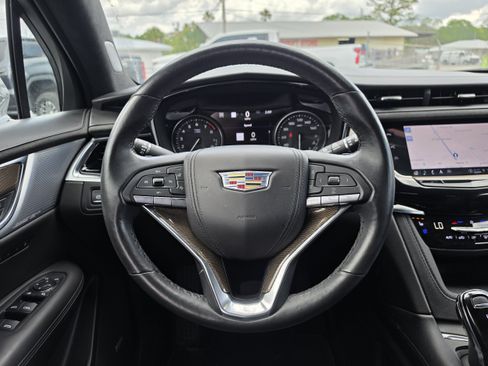 Used 2023 Cadillac XT6 Premium Luxury w/ Platinum Package AWD/4WD image 16