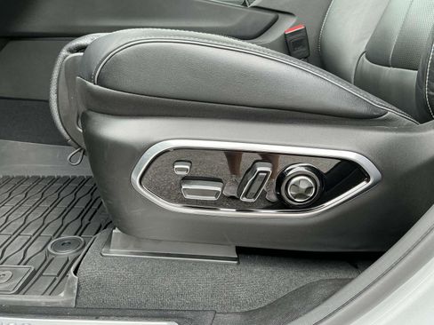 Used 2024 Jeep Grand Cherokee L Overland w/ Luxury Tech Group IV image 11