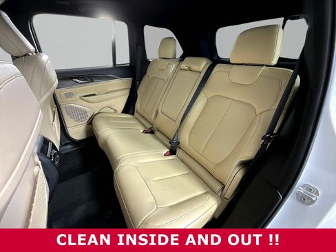 Used 2025 Jeep Grand Cherokee Limited AWD/4WD image 22
