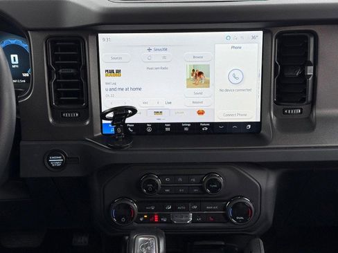 Used 2025 Ford Bronco Badlands image 15