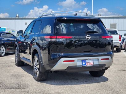 New 2025 Nissan Pathfinder SL w/ Black Appearance Package