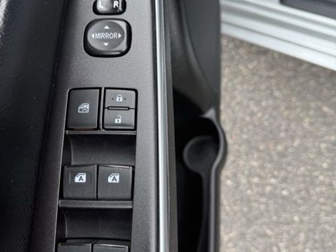 Used 2016 Toyota Camry SE image 14