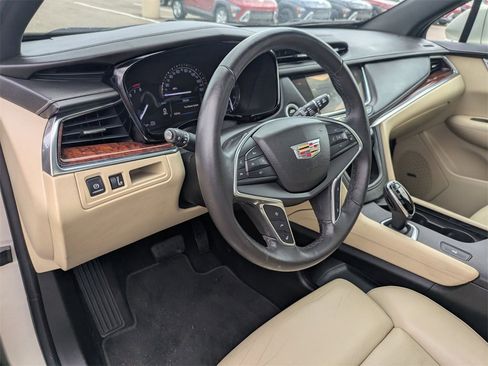 Used 2017 Cadillac XT5 Luxury w/ Driver Awareness Package image 10