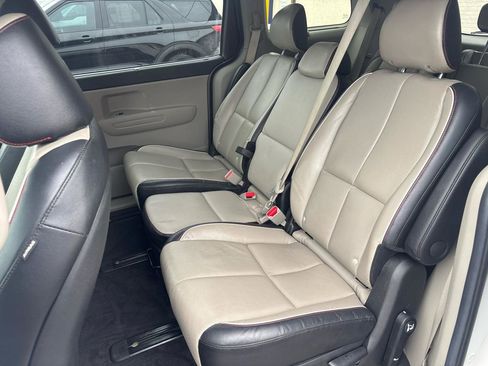 Used 2020 Kia Sedona EX image 30