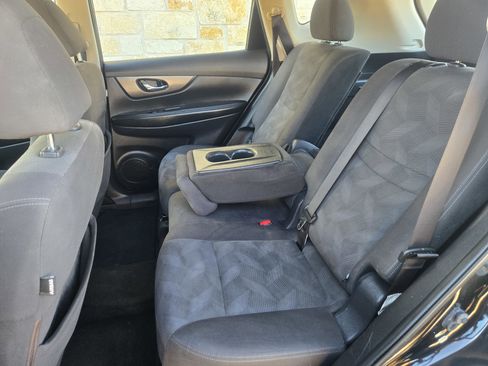 Used 2016 Nissan Rogue S image 7