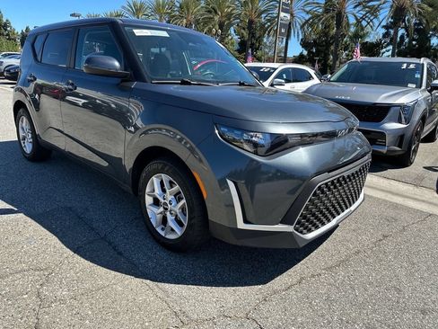 Certified 2025 Kia Soul LX w/ LX Technology Package FWD image 7