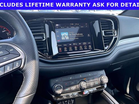 Used 2024 Dodge Durango SXT w/ SXT Blacktop Group AWD/4WD image 6