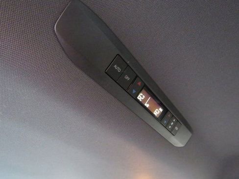 Certified 2023 Toyota Sienna XSE image 21