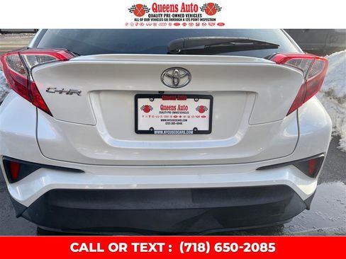 Used 2019 Toyota C-HR XLE image 28