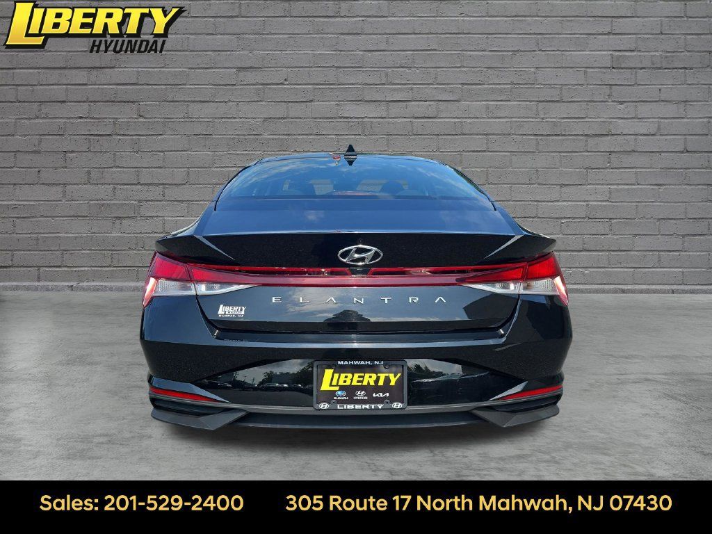 Certified 2022 Hyundai Elantra SEL w/ Convenience Package FWD image 5