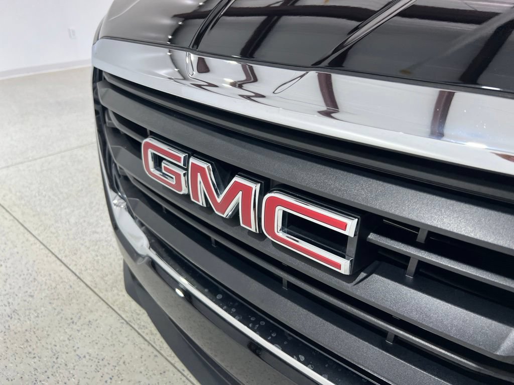 Used 2024 GMC Terrain SLE w/ Driver Convenience Package FWD image 28