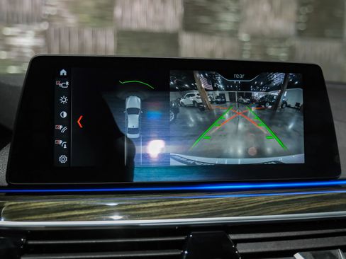 Used 2018 BMW 540i xDrive w/ Premium Package image 25