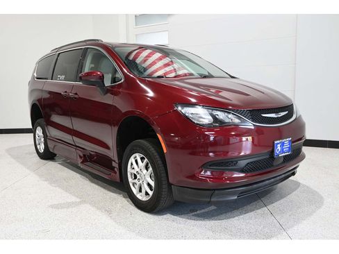 Used 2021 Chrysler Voyager Lxi FWD image 3