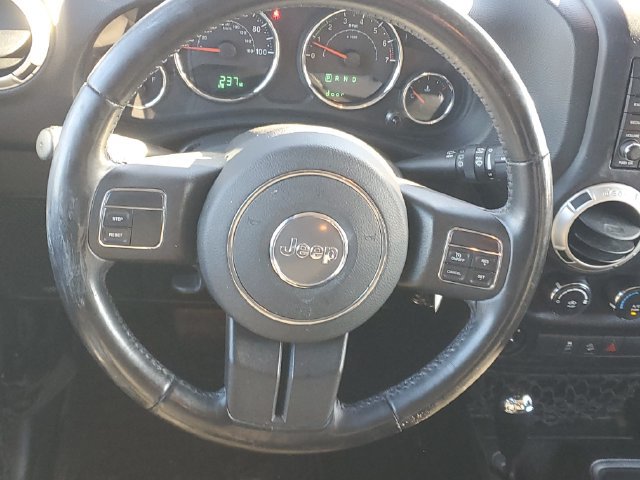 Used 2018 Jeep Wrangler Unlimited Sahara AWD/4WD image 11