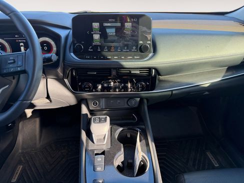 Used 2021 Nissan Rogue Platinum image 11