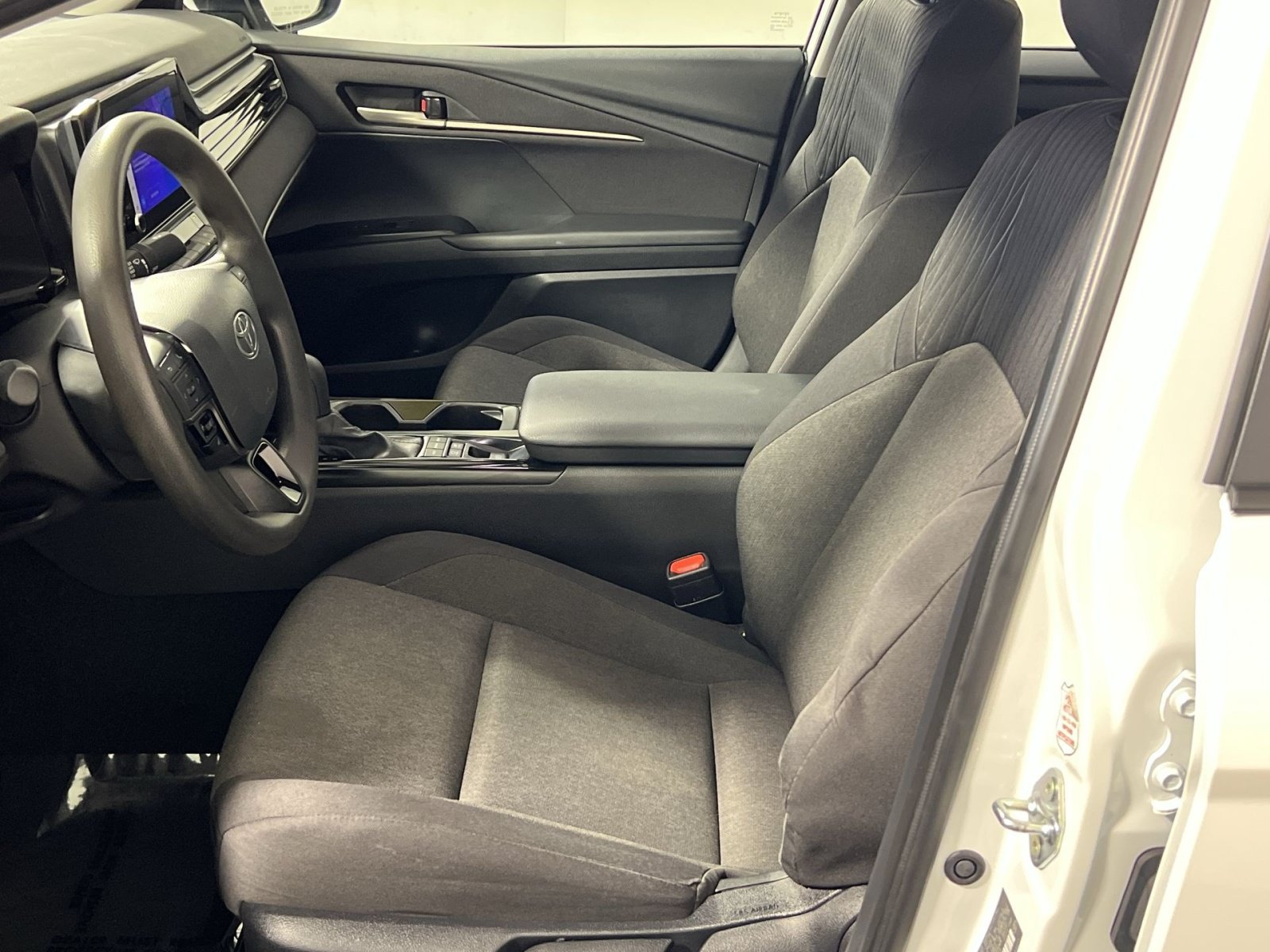 Used 2025 Toyota Camry LE FWD image 13