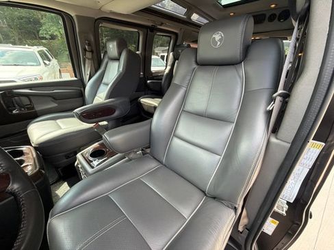 Used 2015 Chevrolet Express 2500 RWD image 50