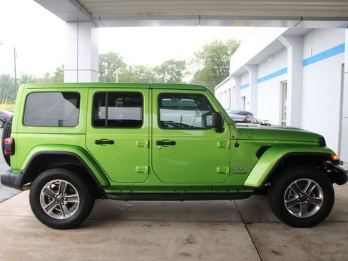 Used 2018 Jeep Wrangler Unlimited Sahara AWD/4WD image 11