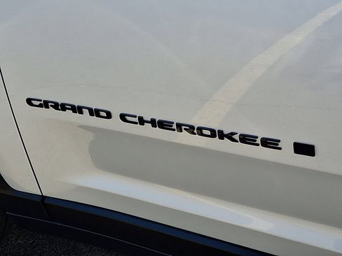 Certified 2025 Jeep Grand Cherokee L Altitude image 30