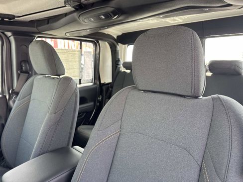 New 2026 Jeep Gladiator Sport image 25