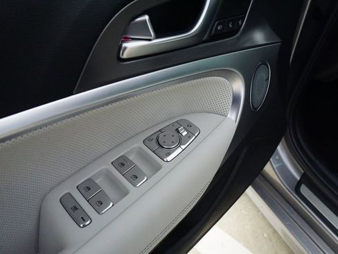 Certified 2025 Genesis G70 3.3T Advanced image 15