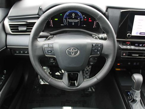 Used 2025 Toyota Camry LE image 13