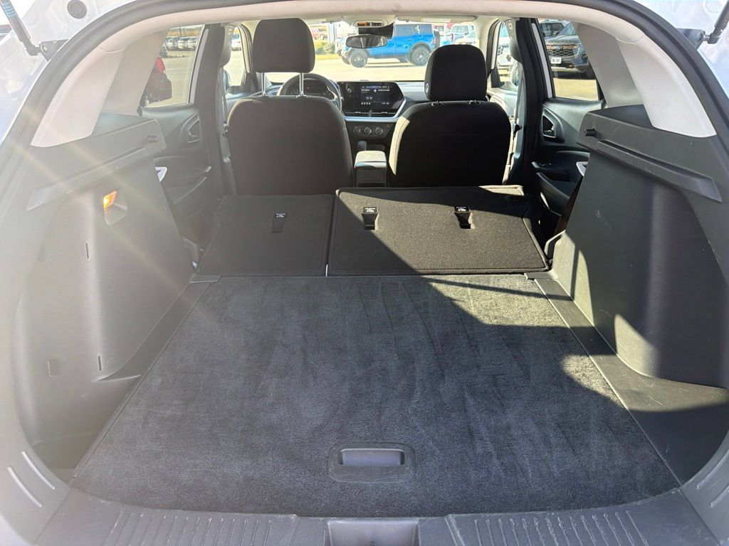 Used 2026 Chevrolet Trax LS FWD image 30