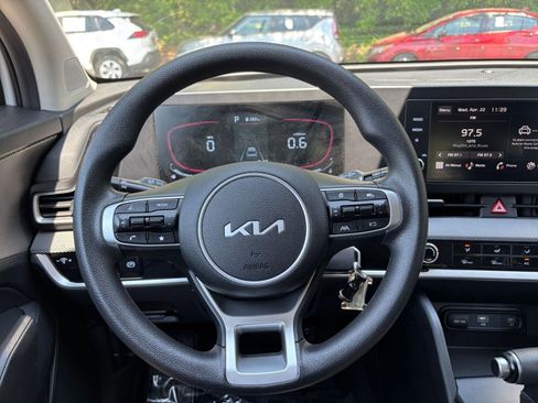Used 2025 Kia Sportage LX FWD image 28
