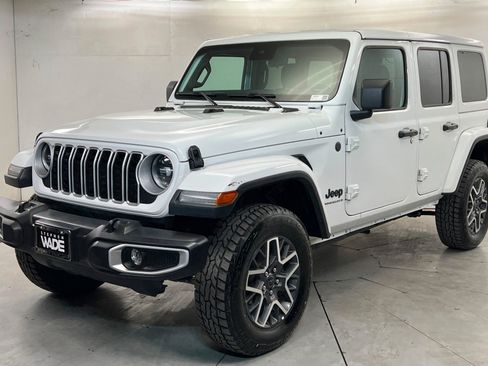 Used 2025 Jeep Wrangler Unlimited Sahara AWD/4WD image 1