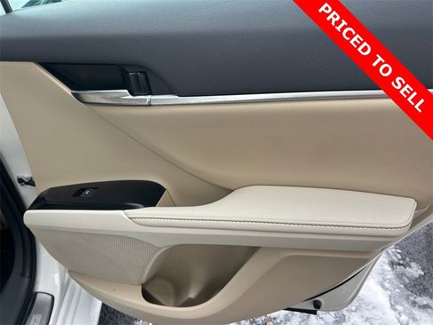 Used 2019 Toyota Camry XLE image 20