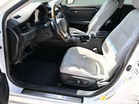 Used 2013 Lexus ES 350 F Sport w/ Luxury Pkg FWD image 15