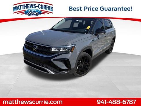 Used 2024 Volkswagen Taos SE FWD image 1